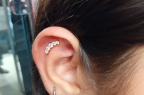 פלאט טיטניום עם חמישית אבנים משובץ